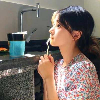 夹缝中活着，小春